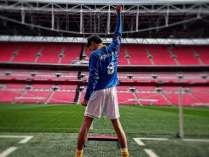 Stephen Manas Instagram - Ted Lasso Finale Part 2 s02

I know (thanks to Ted) it is not the same Wembley, but the idea is here 😅

Memories of season 2 
Ours and yours 🙂🙏
.
.
.
#TedLassoFamily #lovemyfamily #AFCRichemond #StephenManas #richardmontlaur #richmondtillwedie #season2tedlasso #tedlassobts #Memories #tedlasso @appletv @canalplus #believe #freddiemercury #queenwembley #wembley