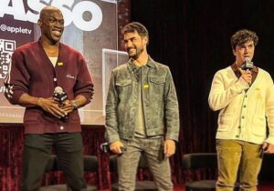 Stephen Manas Instagram - Ted Lasso moments are always a pleasure .. ☺️❤️

Thank you all so much for coming and thank you @appletv for this great event ☯️

Big thanks for the touch of style @jschuck 
Brand : @johnvarvatos 
MUA : @najamil_makeup 
Publicis : @teamportrait @bayvuegirl 
❤️ @alainvangoethem @luckystar_international 
.
.
.
#tedlassonight #stephenmanas #afcrichmond #JasonSudeikis #BillLawrence #joekelly #frenchactor #tedlassomemory