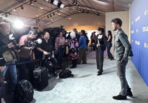 Stephen Manas Instagram - Ted Lasso moments are always a pleasure .. ☺️❤️

Thank you all so much for coming and thank you @appletv for this great event ☯️

Big thanks for the touch of style @jschuck 
Brand : @johnvarvatos 
MUA : @najamil_makeup 
Publicis : @teamportrait @bayvuegirl 
❤️ @alainvangoethem @luckystar_international 
.
.
.
#tedlassonight #stephenmanas #afcrichmond #JasonSudeikis #BillLawrence #joekelly #frenchactor #tedlassomemory