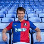 Stephen Manas Instagram - Episode 2 of #tedlasso is out !!! Avec l'arrivée en grande pompe of a new character : Z... !! What an ep ... written by @sashagarron On @appletvplus #chelsea #series #comedy #football