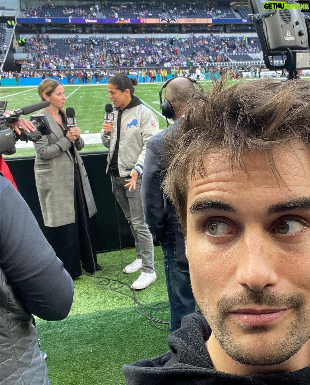 Stephen Manas Instagram - π₯A Sunday forever engraved in my head π₯ My first @nfl game at @tottenhamhotspurstadium and ... what an end !! π₯π Huge thanks to @hisunnymehta @emilyxmadison and @luiswagner for the hospitality And... BIG UP to @billharris__ for making this incredible day happening !! β€οΈ And to the captain of England @harrykane for coming to us saying hello thank you π«Άπ #tedlasso #footballislife Tottenham Hotspur Stadium