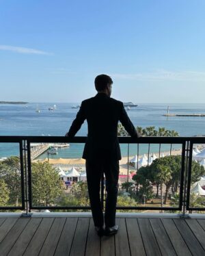 Stephen Manas Instagram - Absolutely Fantastic and Incredible Experience 

Before the red carpet in Cannes for the movie #clubzero directed by Jessica Hausner

Un grand merci à 

Jewels @boucheron 
@dior @diorbeauty 
@kering_official 
#suitediorcannes 
Costume / Shoes @berluti 

Team
@tristannoumea #tlnconsulting
@philippeuter 
MUA @jamiecoombesmua 
Hair @stephendelahaye 

#stephenmanas 🕉️ #believe