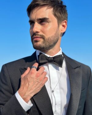 Stephen Manas Instagram - Absolutely Fantastic and Incredible Experience 

Before the red carpet in Cannes for the movie #clubzero directed by Jessica Hausner

Un grand merci à 

Jewels @boucheron 
@dior @diorbeauty 
@kering_official 
#suitediorcannes 
Costume / Shoes @berluti 

Team
@tristannoumea #tlnconsulting
@philippeuter 
MUA @jamiecoombesmua 
Hair @stephendelahaye 

#stephenmanas 🕉️ #believe