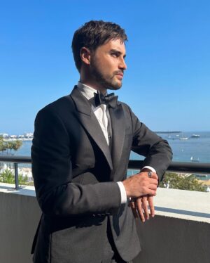 Stephen Manas Instagram - Absolutely Fantastic and Incredible Experience 

Before the red carpet in Cannes for the movie #clubzero directed by Jessica Hausner

Un grand merci à 

Jewels @boucheron 
@dior @diorbeauty 
@kering_official 
#suitediorcannes 
Costume / Shoes @berluti 

Team
@tristannoumea #tlnconsulting
@philippeuter 
MUA @jamiecoombesmua 
Hair @stephendelahaye 

#stephenmanas 🕉️ #believe