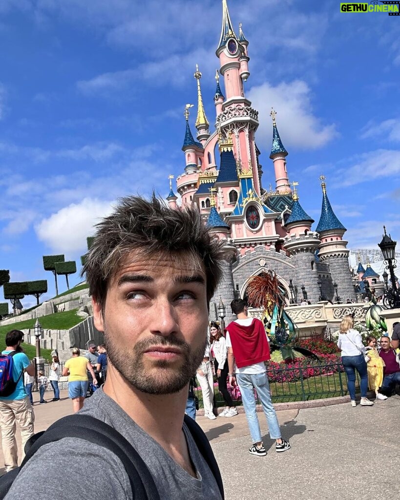 Stephen Manas Instagram - Amazing moment at @disneylandparis Never gets old .. ❤️ (Except that music that gets stuck all day .. don't start with Small World attraction 😂 Thank you Disney for having me !! How good is this one compared to others ?? I just know the Paris one :)) . . . #disneylandparismagic #disneyparis Disneyland Paris