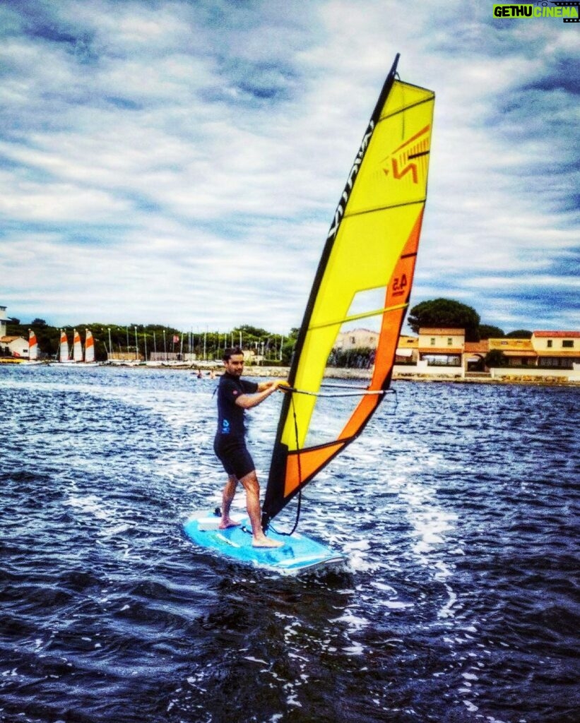 Stephen Manas Instagram - New age New look New (fake) grey hair And New Sport . . . . #plancheavoile #sailbord #windsurfing #sunfreckles #silverhairdontcare Port Leucate