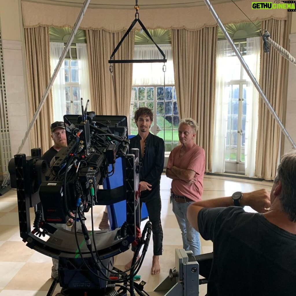 Steve Blackman Instagram - Robert @rozzymikes getting ready to “levitate” with a little help from @justinmin. @umbrellaacad @netflix
