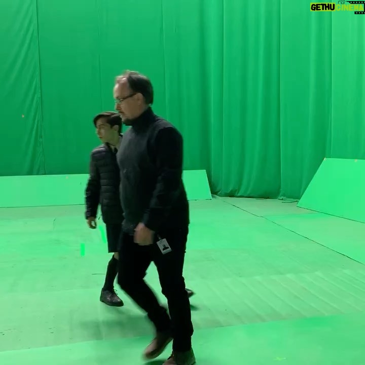 Steve Blackman Instagram - @aidanrgallagher setting up for the rewind barn shot in episode 210 with @jeffkingtv and @everettburrellvfx. @umbrellaacad @netflix