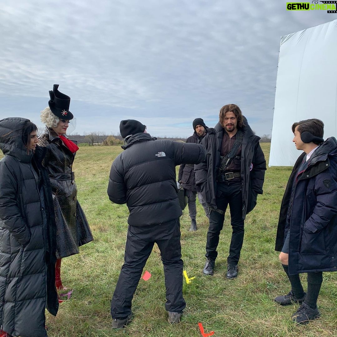Steve Blackman Instagram - Just before the snow. This amazing team led by Jeremy Webb. @umbrellaacad @netflix