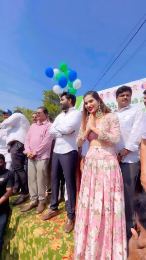 Subhashree Rayaguru Instagram - Thank you Rajamundry for so much Love❤️❤️❤️ Thank you Honourable @marganibharatofficial garu for inviting to Haritha Yuvatha Go Green Challenge! 🌱 🪴 💚
So grateful!💖 

Outfit @yamini_vanga 
Jewellery @fashioncurvee 

#rajamundry #bharatram #subbu #subhashree #biggboss7 #harithayuvatha