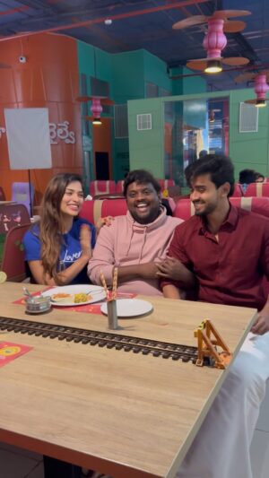 Subhashree Rayaguru Instagram - Pakkane Kurcho👋😂 @actorgauthamkrishna @tastyteja 

#subbu #subhashree #gauthamkrishna #tastyteja #biggboss #biggboss7 #biggboss7telugu #ultapulta #biggbosstelugu7