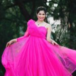 Subhashree Rayaguru Instagram - Pink Vibes Only!🦄🩷 Intaki Most Awaited Daawat On Starmaa Chusara?! 👀 Styled by:- @harinireddym Outfit:- @ambica_vadla Jewellery:- @fashioncurvee #subbu #subhashree #biggboss7 #biggboss7telugu #pink #teluguactress #tamilactress #happynewyear2024 #newyearseve #starmaa