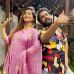 Subhashree Rayaguru Instagram - Athagaru Song with my fav @actorsivaji_ 🥳 All the best Sivaji Garu for your upcoming series #90’s coming this Jan 5th on Etvwin🎥⚡️ Miru kuda na song ki reel cheyandi, reel chesi naku tag cheyandi, best reel oka gift isthanu❤️🥰🥳 Wearing @gulabi_dori Earrings @fashioncurvee