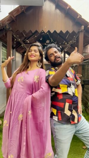 Subhashree Rayaguru Instagram - Athagaru Song with my fav @actorsivaji_ 🥳
All the best Sivaji Garu for your upcoming series #90’s coming this Jan 5th on Etvwin🎥⚡️

Miru kuda na song ki reel cheyandi, reel chesi naku tag cheyandi, best reel oka gift isthanu❤️🥰🥳

Wearing @gulabi_dori 
Earrings @fashioncurvee