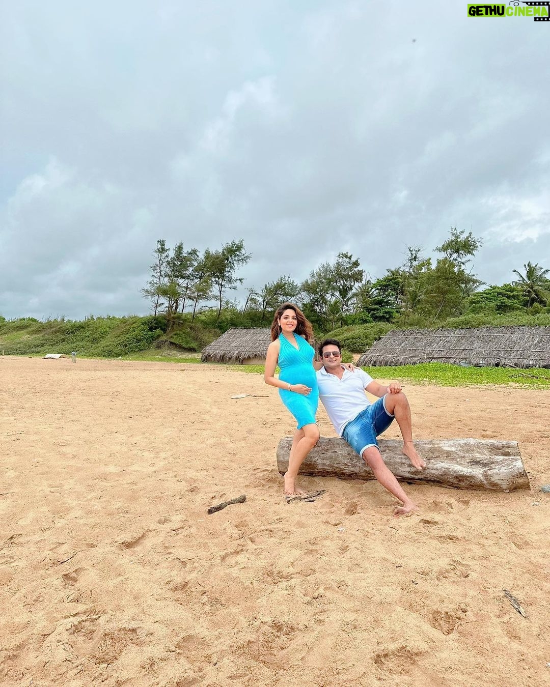 Sugandha Mishra Instagram - 💙🤍Us 💙🤍 #swipeleft . . . #momtobe #babyonboard #love #blessed #vibe #babymoon #goa #sugandhamishra #drsanketbhosale