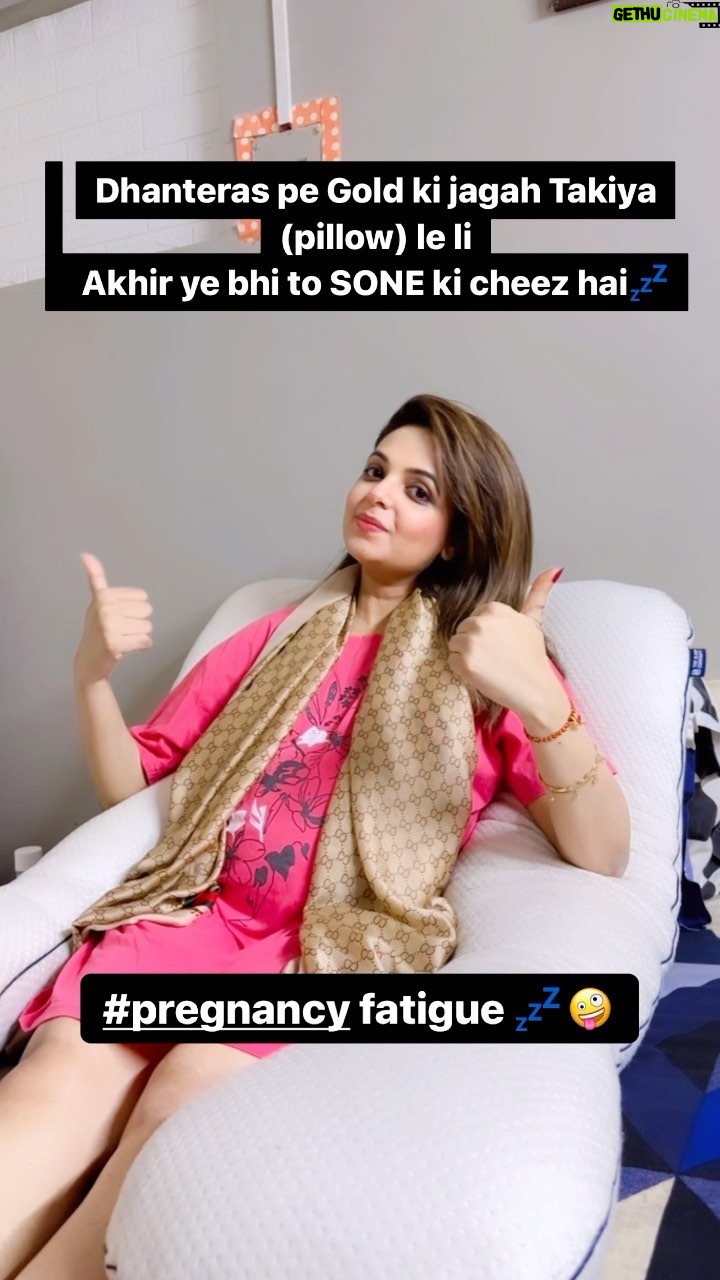 Sugandha Mishra Instagram - #happydhanteras #pregnancy #thirdtrimester #pregnancyfatigue #sleep #momtobe #lol #pregnancypillow #sugandhamishra #justlookinglikeawow #wow #viralreels #comedyreels Mumbai, Maharashtra