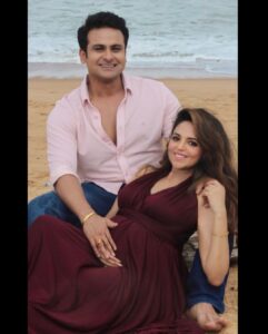 Sugandha Mishra Instagram - 🫶The Best Is Yet To Come...Cant Wait To Meet Our New Addition🥳 kindly keep ur Love & Blessings on🙏🏻 ♾️🧿😍 . . #swipeleft #babyontheway #blessed #love #sugandhamishra #drsanketbhosale #wearepregnant