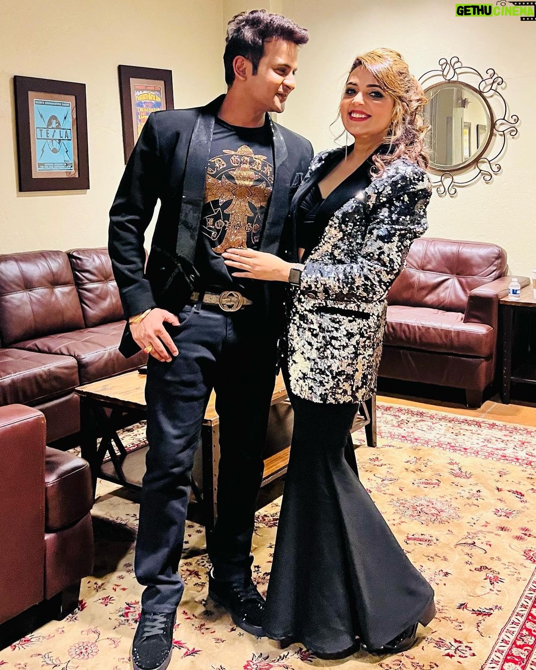 Sugandha Mishra Instagram - Ready For The #gig . . #swipeleft #backstage #greenroom #artist #live #stage #blessed #love