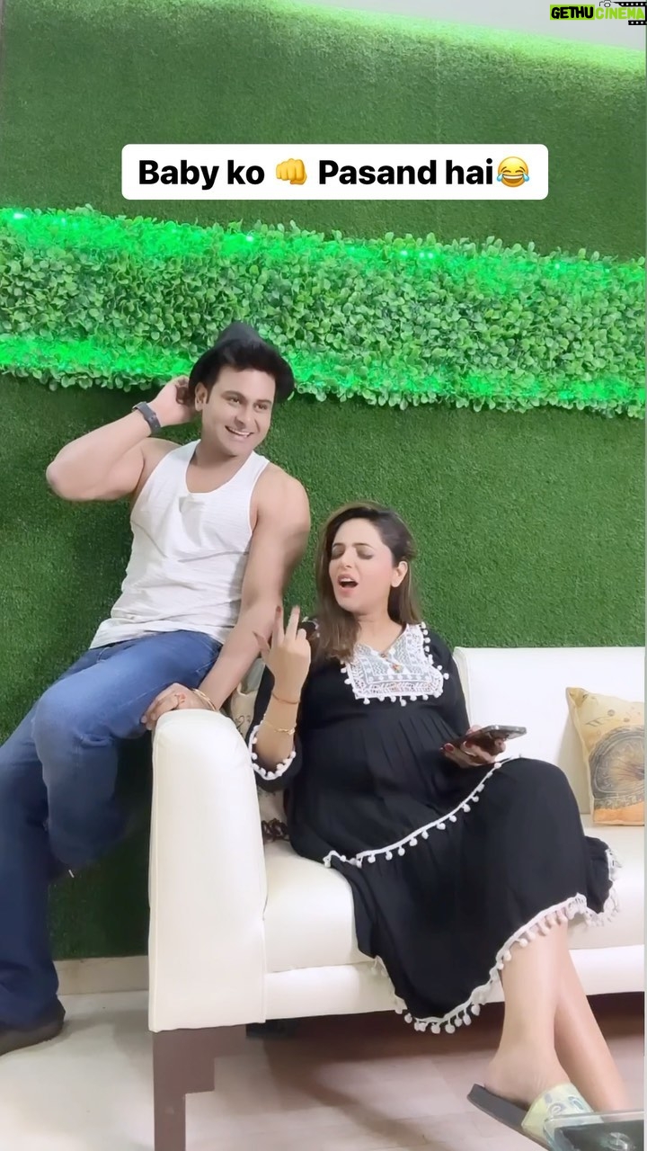 Sugandha Mishra Instagram - Aapne kya suna? #base or #Behes๐ #lol #๐ #omg #trendingreels #trending #viralvideos #comedy #comedyreels #babykobasepasandhai #baby #sugandhamishra #drsanketbhosale