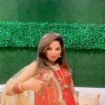 Sugandha Mishra Instagram - #happykarwachauth ❤️🌝Just looking like a wow #justlookinglikeawow #red #sugandhamishra #momtobe #wow #viralreels #trendingreels Mumbai, Maharashtra
