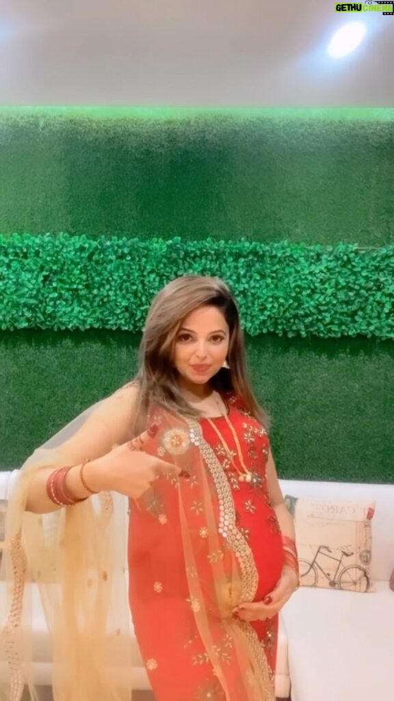 Sugandha Mishra Instagram - #happykarwachauth ❤️🌝Just looking like a wow #justlookinglikeawow #red #sugandhamishra #momtobe #wow #viralreels #trendingreels Mumbai, Maharashtra