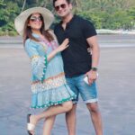 Sugandha Mishra Instagram – sun,☀️sand,🏝️and our future ♾️ in our hands.. #babymoon #swipeleft 
.
.
#babybumps #vibe #chill #parentstobe #sugandhamishra #drsanketbhosale #goa #goabeach #beach #love