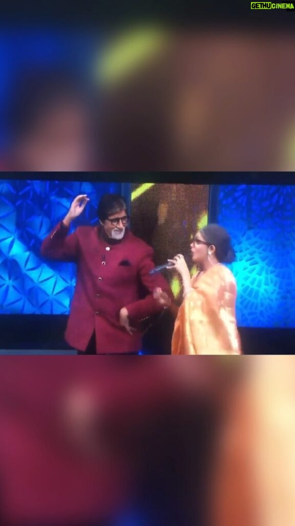 Sugandha Mishra Instagram - Dream come True wali feeling to perform with @amitabhbachchan Sir #amitabhbachchan 🙏🏻 #fanmoment #happybirthday #sugandhamishra #happybirthdayamitabhbachchan ji #dance #rangbarse #viral
