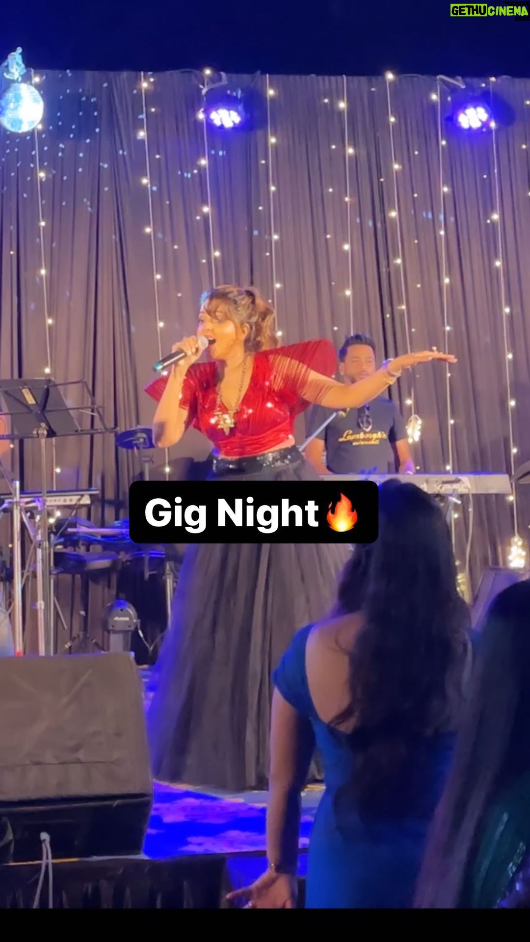 Sugandha Mishra Instagram - G⃗I⃗G⃗ N⃗I⃗G⃗H⃗T⃗ 🎤🔥🫶 . . #gig #stage #artist #blessed #lovemyjob #sugandhamishra #travel #music #dance #fun #udaipur Abu Road Rajsthan