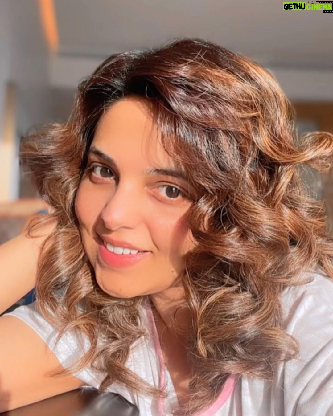 Sugandha Mishra Instagram - ᕼᗩᐯE ᗩ ᗷ'ᖴᑌᒪ ᗰOᖇᑎIᑎ🌸 . . #morning #goodvibes #sunshine #blessed #sugandhamishra