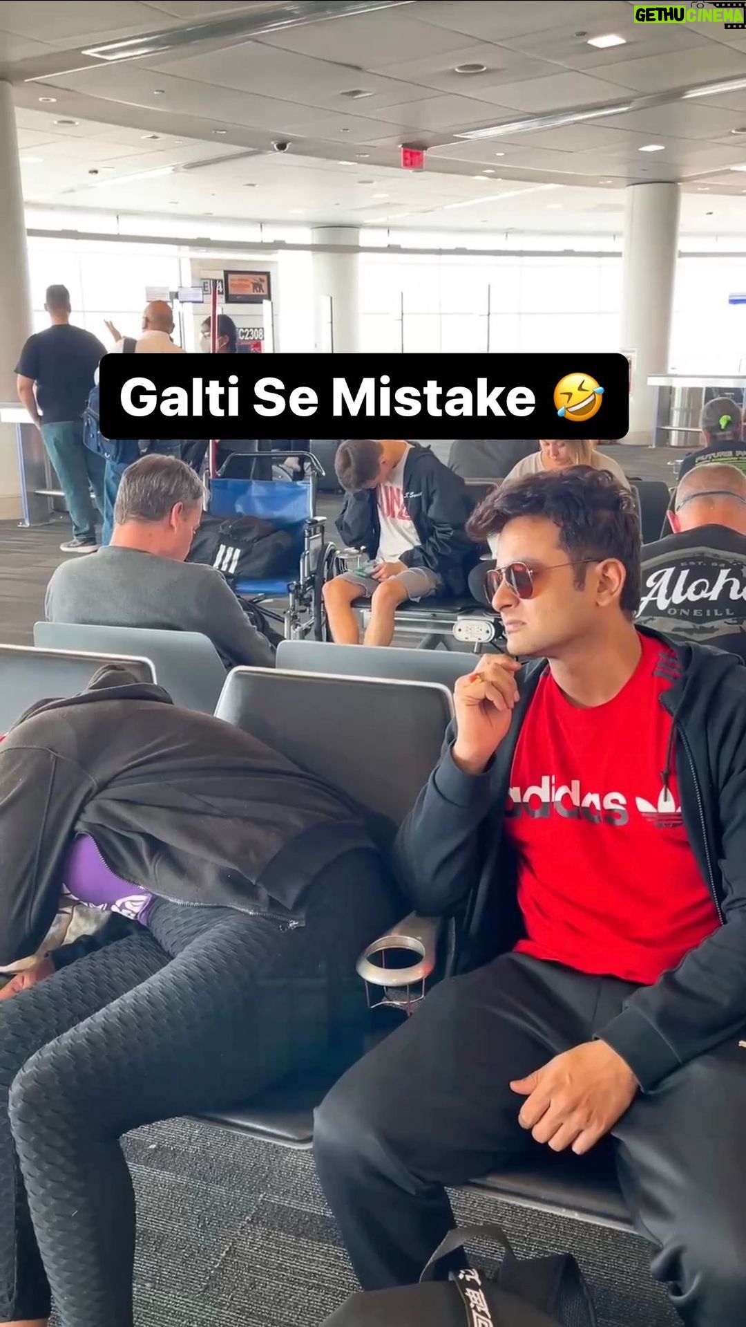 Sugandha Mishra Instagram - Durghatna se dair bhali 🤣 #lol #sorry #powercouple #couplegoals #funnyvideos #funny #reelsindia #trendingreels #sugandhamishra #drsanketbhosale #usa