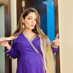 Sugandha Mishra Instagram - Love.. Light & Happinesses 🪔 . #swipeleft #hapydiwali #momtobe #festive #decor #homedecor #wow #baby #flowers #sugandhamishra #drsanketbhosale #love #us #celebration #family #blessed Mumbai, Maharashtra