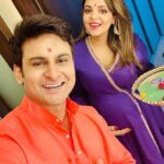 Sugandha Mishra Instagram - Love.. Light & Happinesses 🪔 . #swipeleft #hapydiwali #momtobe #festive #decor #homedecor #wow #baby #flowers #sugandhamishra #drsanketbhosale #love #us #celebration #family #blessed Mumbai, Maharashtra
