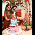 Sugandha Mishra Instagram – ❤️Celebrating the upcoming arrival of our little one..Our Baby Shower in a Maharashtrian Traditional Way (dohale jevan) followed by all the customs .. 
Oti Bharan ,Pooja 🙏🏻and fun rituals like 🍪Barfi Peda Rasam, Name Suggestions by all the Guests, Bow & Arrow (Teer Kaman),🏹
Cake Cutting🎂,Fun games like Diaper Changing 🍼etc. #SWIPELEFT
P.S : ❤️we loved performing on a Special Song🎤 Specially Made by us for our lil one which was 
written & Composed by Sugandha and Sung by both of us ( we will soon share it) 
.
Feeling overwhelmed and blessed to be loved by so many amazing people 🙏🏻😍
Thanks All for Showering Love & Blessings as Always 🙏🏻💐😇
.
.
#swipeleft #babyshower #dohalejevan #paithanisaree #floraljewellery #godhbharai #maharashtrianbabyshower #celebration #fun #sugandhamishra #drsanketbhosale #momtobe #blessed #paithani #paithanisaree Iskon Temple, Juhu