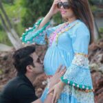Sugandha Mishra Instagram – sun,☀️sand,🏝️and our future ♾️ in our hands.. #babymoon #swipeleft 
.
.
#babybumps #vibe #chill #parentstobe #sugandhamishra #drsanketbhosale #goa #goabeach #beach #love