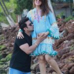 Sugandha Mishra Instagram – sun,☀️sand,🏝️and our future ♾️ in our hands.. #babymoon #swipeleft 
.
.
#babybumps #vibe #chill #parentstobe #sugandhamishra #drsanketbhosale #goa #goabeach #beach #love