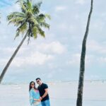 Sugandha Mishra Instagram – sun,☀️sand,🏝️and our future ♾️ in our hands.. #babymoon #swipeleft 
.
.
#babybumps #vibe #chill #parentstobe #sugandhamishra #drsanketbhosale #goa #goabeach #beach #love