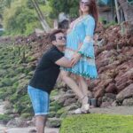 Sugandha Mishra Instagram – sun,☀️sand,🏝️and our future ♾️ in our hands.. #babymoon #swipeleft 
.
.
#babybumps #vibe #chill #parentstobe #sugandhamishra #drsanketbhosale #goa #goabeach #beach #love