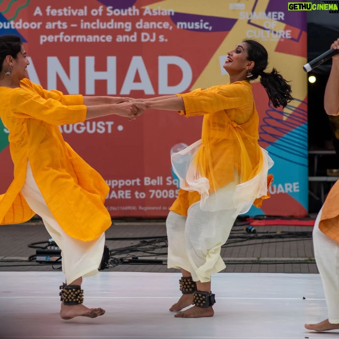 Suhani Dhanki Instagram - Before summer ends π Snapped by John @johnlooksattheworld and Thom Seaman @thom76a during @srishtidancecreations production 'Bells, Beats and Banter' performed at Anhad - Outdoor Contemporary South Asian Arts Festival in London organised by @mirakaushik @manch_uk Had an absolute blast (as you can see) dancing with amazing artists @jainamodasia1 @dancingdivyaravi @mithun.gill @tablaboxing @the_flute_guy @yadavyadavan thank you @ninarajarani Missed @abiramikathak London, United Kingdom