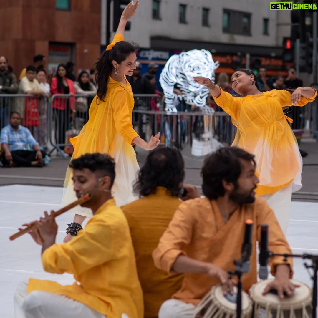 Suhani Dhanki Instagram - Before summer ends π Snapped by John @johnlooksattheworld and Thom Seaman @thom76a during @srishtidancecreations production 'Bells, Beats and Banter' performed at Anhad - Outdoor Contemporary South Asian Arts Festival in London organised by @mirakaushik @manch_uk Had an absolute blast (as you can see) dancing with amazing artists @jainamodasia1 @dancingdivyaravi @mithun.gill @tablaboxing @the_flute_guy @yadavyadavan thank you @ninarajarani Missed @abiramikathak London, United Kingdom