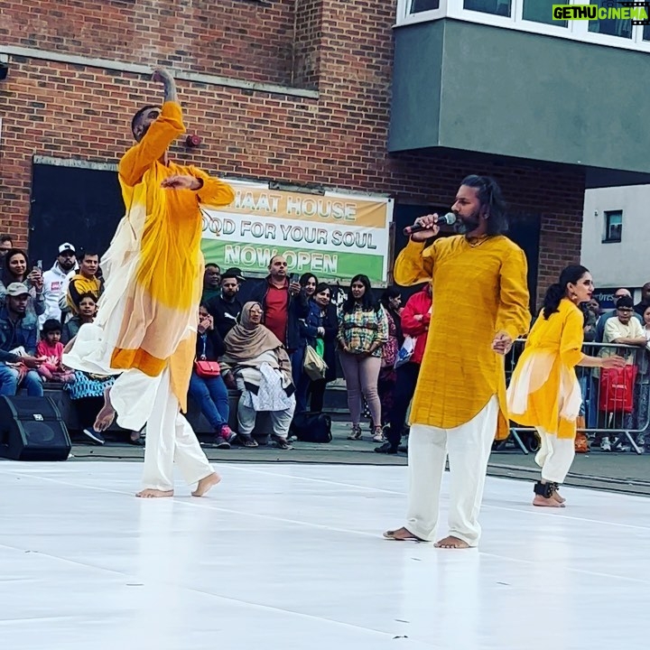 Suhani Dhanki Instagram - Last week, amidst betting outlets and fish shops, an oasis of South Asian classical & contemporary arts - Anhad Festival - sprung up in @bellsquareldn, courtesy of the brilliant @mirakaushik. Passing audiences, strangers and friends were treated to the best South Asian arts & artists- everything from traditional Kathak & Bharatanatyam to Yakshagana, Mohiniattam, Sufi music, Bollywood dance, poetry, puppetry & even opera! Ever so grateful to have played a small part in the event as MC with the wonderful @suhani8 and @kathakashwini. Sharing just a few of the glimpses I managed to catch through the 7-hour long event but you really need to see it in person to believe it! Highly recommend marking your diaries now for next year - this is the Glastonbury of South Asian arts!! @watermansarts @aceagrams #Anhad #southasianarts #kathak #bharatanatyam #yakshagana #puppets #poetry #music #indianopera #dance #bollywooddance #artsfestival #manchuk #thingstodoinlondon #performingarts