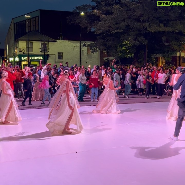 Suhani Dhanki Instagram - Last week, amidst betting outlets and fish shops, an oasis of South Asian classical & contemporary arts - Anhad Festival - sprung up in @bellsquareldn, courtesy of the brilliant @mirakaushik. Passing audiences, strangers and friends were treated to the best South Asian arts & artists- everything from traditional Kathak & Bharatanatyam to Yakshagana, Mohiniattam, Sufi music, Bollywood dance, poetry, puppetry & even opera! Ever so grateful to have played a small part in the event as MC with the wonderful @suhani8 and @kathakashwini. Sharing just a few of the glimpses I managed to catch through the 7-hour long event but you really need to see it in person to believe it! Highly recommend marking your diaries now for next year - this is the Glastonbury of South Asian arts!! @watermansarts @aceagrams #Anhad #southasianarts #kathak #bharatanatyam #yakshagana #puppets #poetry #music #indianopera #dance #bollywooddance #artsfestival #manchuk #thingstodoinlondon #performingarts
