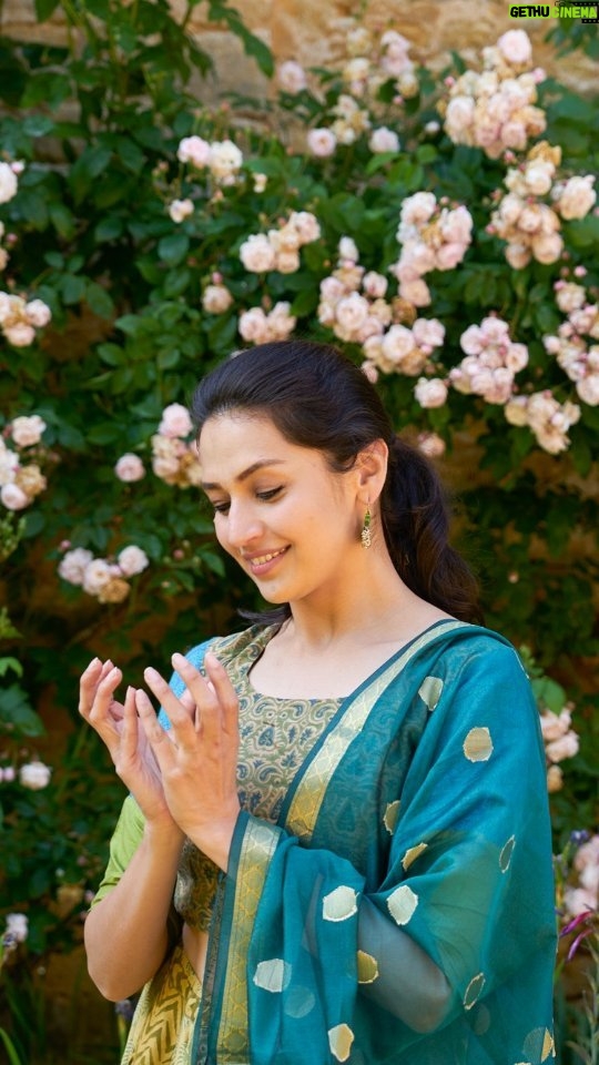 Suhani Dhanki Instagram - Dancing in full bloom ~with @simonphoto in his wonderland 💚