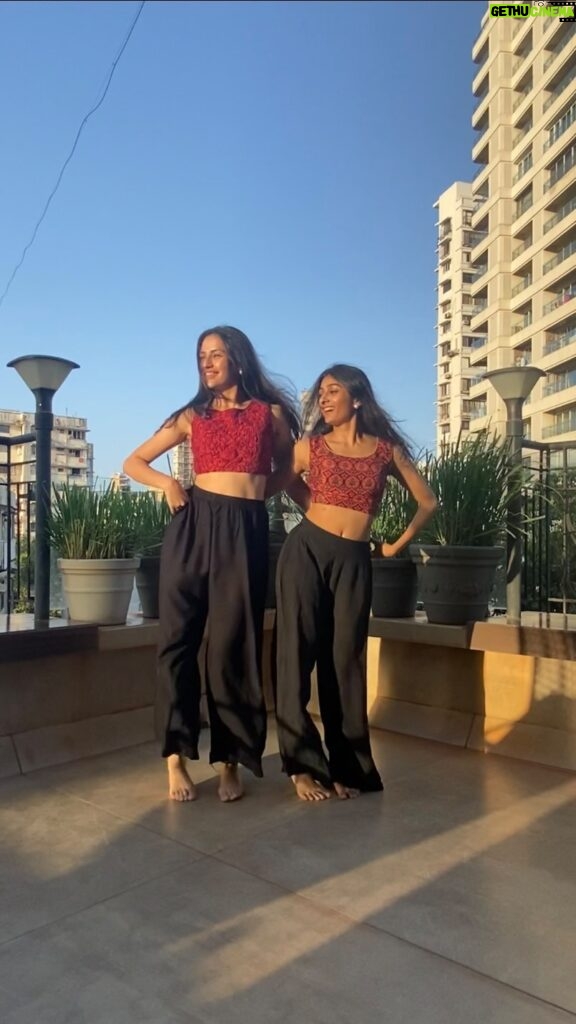 Suhani Dhanki Instagram - Monta Re ✨✨ Hope you’ll enjoy this reel as much as we enjoyed creating and shooting it! 💃🏻🔥 First friends and first dance partners 👯‍♂ Cover - Sudipta Das 📹 : @sonicashahchoreography #dancer #dance #SuSo #reelitfeelit #montare #fun @danceofyou @dancersofindia @bollyshake