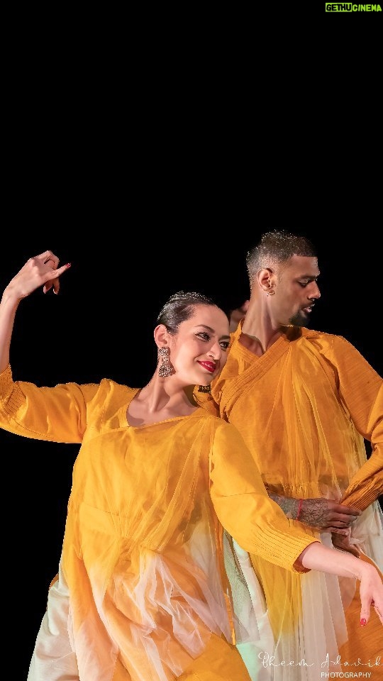 Suhani Dhanki Instagram - From practice to perfect... Wait for the transition! . . . . . . #SrishtiDance #BharatNatyam #bharatanatyam #KathakDance #kathak #dance #music #livemusic #performance #watford #watfordpalacetheatre #musiclove #musiclovers #dancelovers #danceforlife #indianclassicaldance #indianclassicalmusic #indianmusic #DanceinUK #ukdancers #indiansinuk #indiansinlondon #indianculture #Bharatanatyam