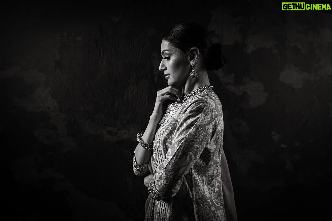 Suhani Dhanki Instagram - #Repost Studio fashion shoot for @cotton_sisters πππΈ absolutely loved working with this talented beauty @suhani8 π«π Photography in collaboration with @eastwestphotography @harmeet_ewp @sukimahoncreative Styling & Creative Direction @sukimahoncreative Outfits @cotton_sisters HMUA @laajlally Model @suhani8 Videography @thefilmingunit #studiofashionphotography #studioportrait #fashionshoot #lighting #moody #editorialfashion #nikonphotography #mua #beauty #yearning #desire #indiavouge #vougeindia #bollywoodfashion #indiancouture #bridal #londonshoot #femalephotographer #creative #creativestyle #photgraphy #fashionphotography #emotions #moments_in_photography #mood #moments_in_portraits #eyeshadowpalette