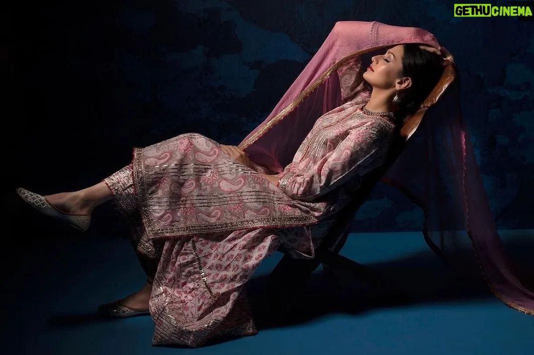 Suhani Dhanki Instagram - #Repost Studio fashion shoot for @cotton_sisters πππΈ absolutely loved working with this talented beauty @suhani8 π«π Photography in collaboration with @eastwestphotography @harmeet_ewp @sukimahoncreative Styling & Creative Direction @sukimahoncreative Outfits @cotton_sisters HMUA @laajlally Model @suhani8 Videography @thefilmingunit #studiofashionphotography #studioportrait #fashionshoot #lighting #moody #editorialfashion #nikonphotography #mua #beauty #yearning #desire #indiavouge #vougeindia #bollywoodfashion #indiancouture #bridal #londonshoot #femalephotographer #creative #creativestyle #photgraphy #fashionphotography #emotions #moments_in_photography #mood #moments_in_portraits #eyeshadowpalette