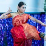 Suhani Dhanki Instagram - Devi ❤️ . . . Photos from a performance on Devi and the power of a women for BPC Indian Community in Bournemouth @znmd19 Saree gifted to me by my favourite @bhavnnashah ❤️