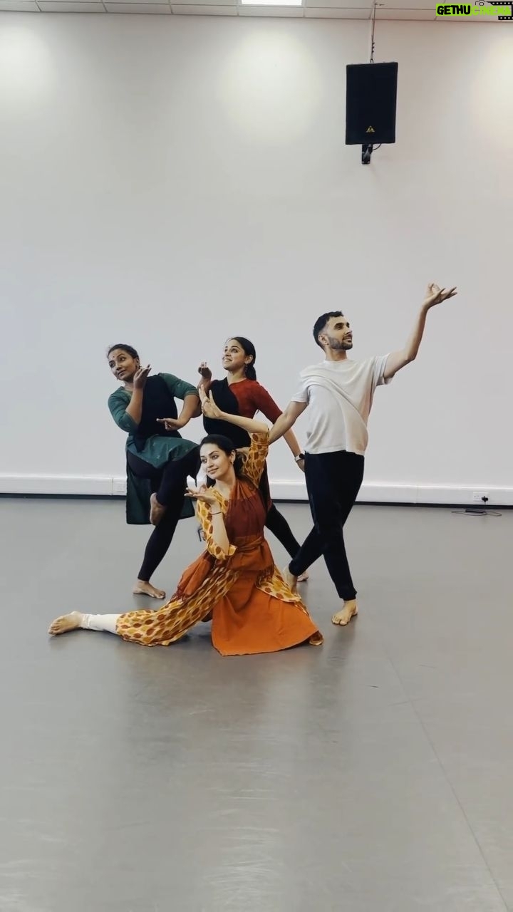 Suhani Dhanki Instagram - While the peacock celebrates it’s majestic feathers in full bloom, are you ready to celebrate the forests in all their glory? 🎥 We’ve been having so much fun rehearsing this section which has come to be the pinnacle of our production. Come be a part of The Forest Dream experience. ▪️23 September - @kalasangam_arts_centre ▪️7 October - @dance_city_newcastle / @gemartsuk ▪️10 October - @the_lowry ▪️22 October - @seatondelavalhallnt ▪️25 October - @mac_birmingham / @sampadarts ▪️10 November - @milapfest ‘s Indika Festival, Liverpool Ticket link in bio 🎫 . . . . . #Dance #SavetheForests #ClimateChange #Indianclassicaldance #Bharatnatyam #Kuchipdu #folkdance #theforestman #ContemporaryDance #ContemporaryDanceTour #Theatre #Bradford #NewcastleUponTyne #Manchester #DanceRehearsal #SeatonDelaval #Birmingham #Liverpool #NationalTrust #ThingstodoinBradford #BradfordDance #ThingstodoinNewcstle #ThingstodoinManchester #Birmingham