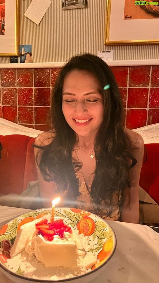 Suhani Dhanki Instagram - Before August ends.. Another year around the sun 🌞 But this time, I felt like I was back in school. You know, when it's your birthday, and everyone wishes you, and there's loads of cake, surrounded by friends, a day full of love. My absolutely awesome friends went above and beyond to make a working birthday feel like the best feeling ever. The celebration began in Newcastle with friends and ended in London with family ❤️ Thank you to alllll of you who took time out to send me your wishes. Adulting isn't wow but days like these make it worth it ❤️❤️ #birthday