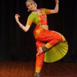 Suhani Dhanki Instagram - With the blessings of my Guru Dr. Sandhya Purecha ji and the unwavering support of Bhavnna Tai, I presented my first solo Bharatanatyam recital this season as a part of Ojas Festival in Bengaluru. Thank you to Ratheesh Babu ji and Poornima Ashok ji for this wonderful opportunity. I cannot put into words the deep gratitude I feel towards my beloved Guruji for finding time from her extremely busy schedule to teach, guide and nurture me. The joys of just being in hers and Bhavna Tai's midst is inexplicable ❤️🙏 Photo credit: Gaurav Sahu #bharatanatyam #indianclassicaldance The Indian Institute of World Culture